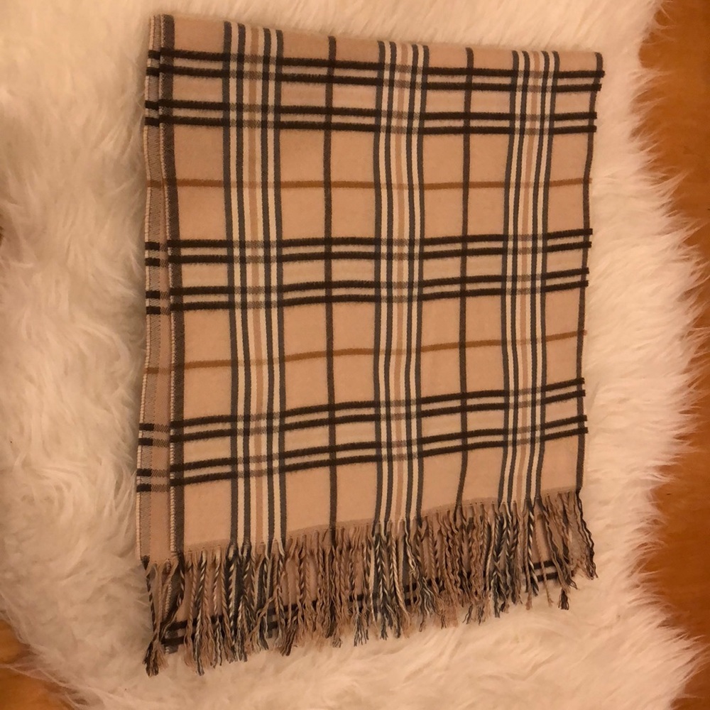 Cashmink scarf with cute plaid print